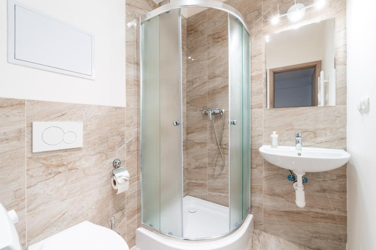 Studio Brand New Apartment #28 In New Building With Free Parking In City Center Prága Kültér fotó
